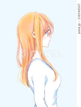 無表情の女性　横側 138348507