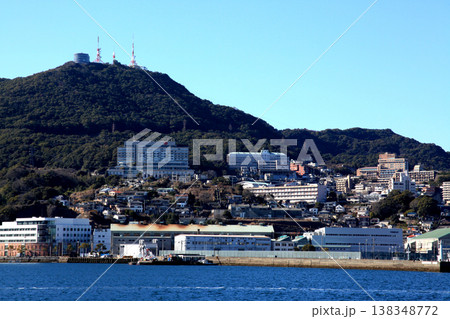 長崎市中心市街地の景観　長崎港界隈　稲佐山方向の風景 138348772