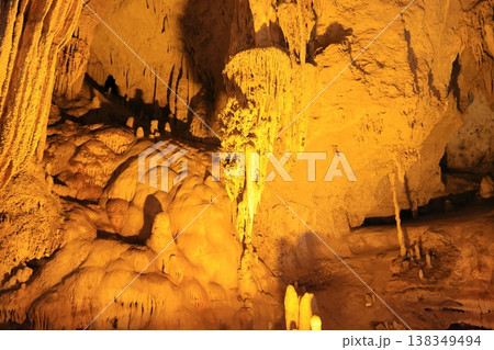 ラオスに有る大きな洞窟、ファ・シュアム洞窟 138349494