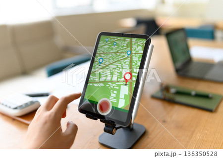 タブレットで地図操作 138350528