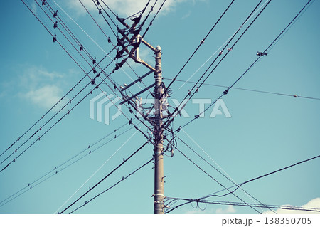 青空と送電線 電信柱 青空と送電線 電信柱 138350705