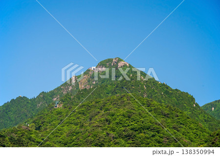 湯の山かもしか大橋から望む新緑の御在所岳《三重県 菰野町》 138350994