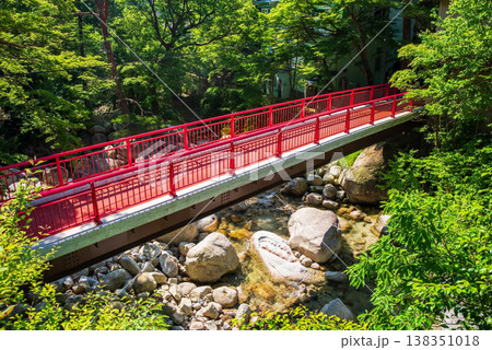 湯の山温泉街の風景「蒼滝橋」《三重県 菰野町》 湯の山温泉街の風景「蒼滝橋」《三重県 菰野町》 138351018