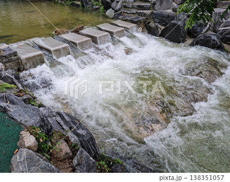 It is a valley with strong currents. It is a valley with strong currents. 138351057