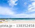 青空の広がるビーチ 138352458