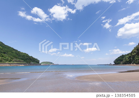 青空の宮崎県日南市山王の浜を走るJR九州日南線キハ40 青空の宮崎県日南市山王の浜を走るJR九州日南線キハ40 138354505