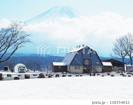 静岡県 雪の降った朝のふもとっぱらキャンプ場 3月 静岡県 雪の降った朝のふもとっぱらキャンプ場 3月 138354632