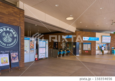 東京都世田谷区代田の世田谷代田駅西口改札を見る 東京都世田谷区代田の世田谷代田駅西口改札を見る 138354656