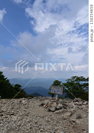 三重県 日本百名山の大台ヶ原、最高峰の日出ヶ岳の眺め 138354659