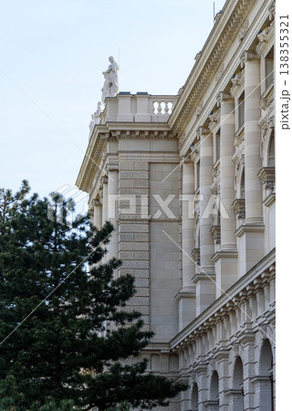 Facade of the Museum of Fine Arts, mixed art collection of sculptures, paintings and Habsburg art in Vienna, Austria 138355321