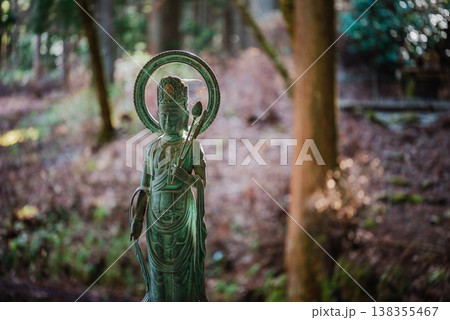 【光前寺】後光差す仏像【駒ヶ根市】 138355467