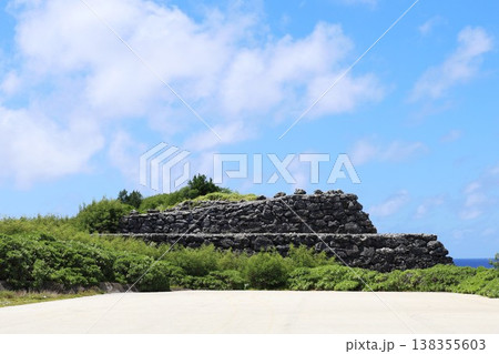 城跡の古い石垣 城跡の古い石垣 138355603