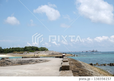 沖縄　ビーチ　海岸 138356157