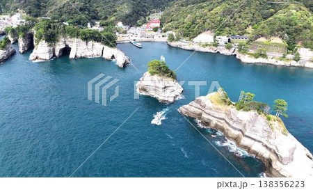 【空撮】伊豆半島ジオパーク・堂ヶ島の白い奇岩とエメラルドの海 【空撮】伊豆半島ジオパーク・堂ヶ島の白い奇岩とエメラルドの海 138356223