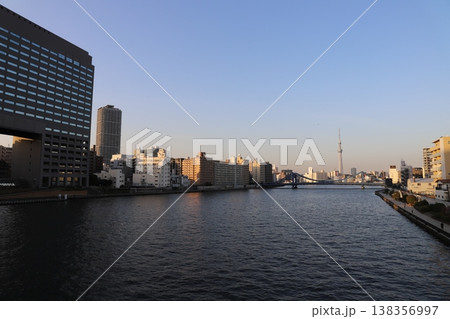 隅田川大橋（東京都中央区・江東区）から見る清洲橋 138356997