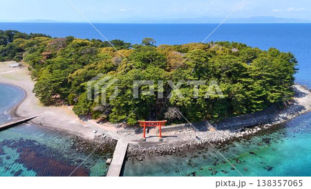 【神秘の絶景】透き通る海と緑の森に守られた伊豆のパワースポット・諸口神社 【神秘の絶景】透き通る海と緑の森に守られた伊豆のパワースポット・諸口神社 138357065
