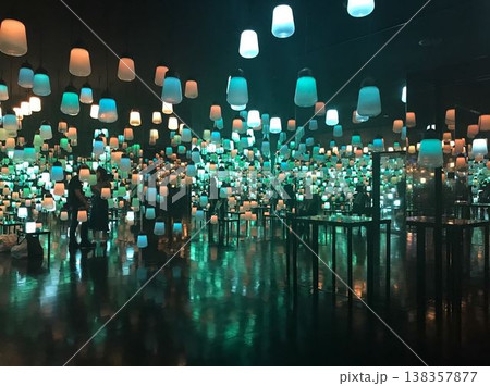幻想的な明りの世界 138357877