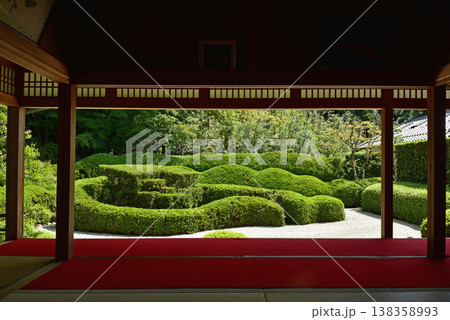 滋賀県甲賀市　大池寺の蓬莱庭園 138358993