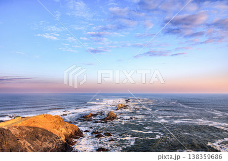 北海道の絶景・襟裳岬の夕焼けと広大な海 138359686