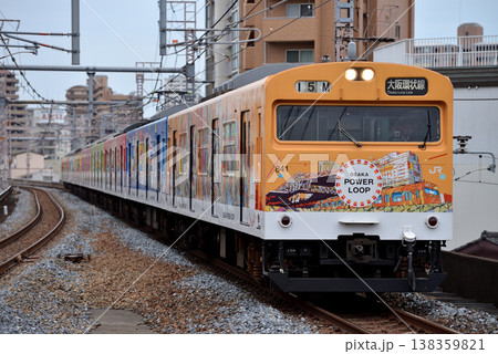 大阪環状線を走る201系外回り電車8両 大阪環状線を走る201系外回り電車8両 138359821