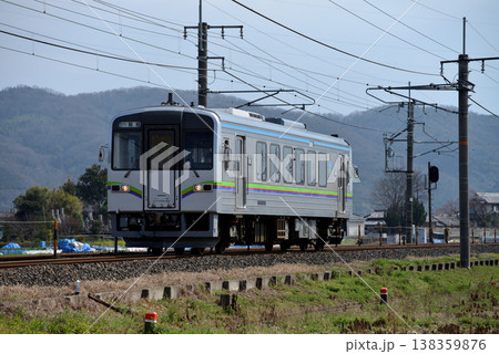 伯備線を走る井原鉄道IRT355形単行列車 138359876