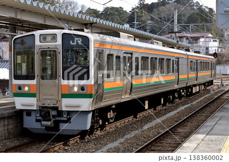 最後の活躍をする飯田線213系普通電車2両 最後の活躍をする飯田線213系普通電車2両 138360002
