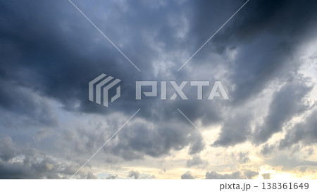 曇り空素材 138361649