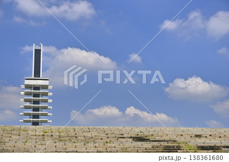 【東京】世田谷区 駒沢公園の記念塔と階段 【東京】世田谷区 駒沢公園の記念塔と階段 138361680
