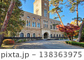 秋晴れの一橋大学本部棟 138363975