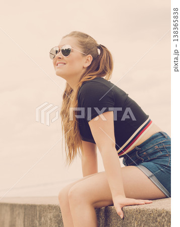 Younwg woman relaxing outdoor 138365838