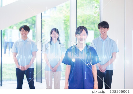 医療スタッフとドクターの集合写真 138366001