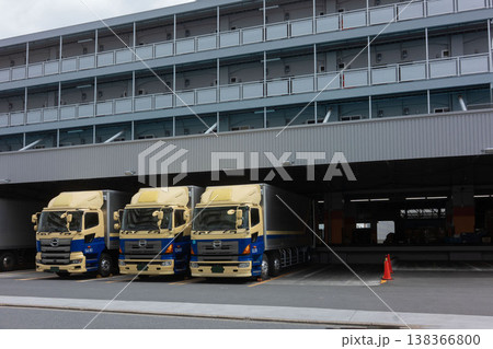 日本の物流、宅急便、運輸会社、物流センター、運送会社、配達トラック、 日本の物流、宅急便、運輸会社、物流センター、運送会社、配達トラック、 138366800