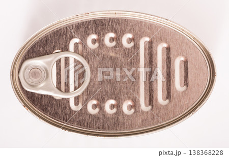 Closed silver tin can 138368228