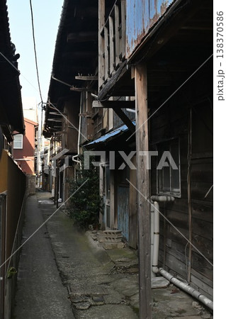 新潟市古町の路地の街並み（新潟県新潟市中央区） 138370586