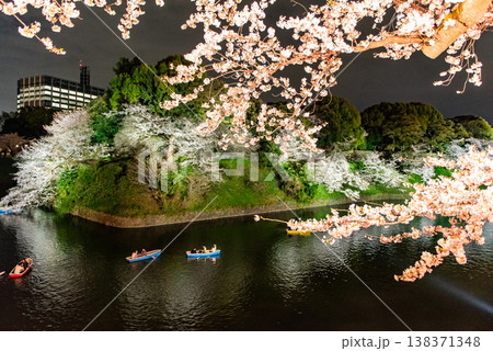 夜桜　～東京・千鳥ヶ淵・64～ 138371348