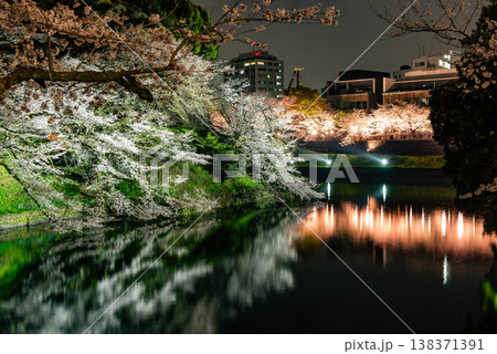 夜桜 ~東京・千鳥ヶ淵・60~ 夜桜 ~東京・千鳥ヶ淵・60~ 138371391