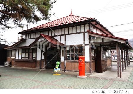 長瀞駅のレトロな駅舎（埼玉県秩父郡長瀞町大字長瀞） 138372182