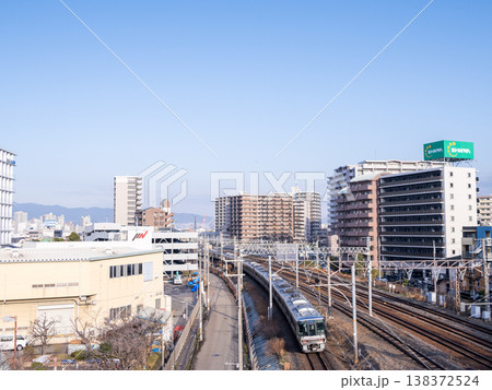 【JR神戸線】神戸・姫路方面へ向かう新快速列車 【JR神戸線】神戸・姫路方面へ向かう新快速列車 138372524