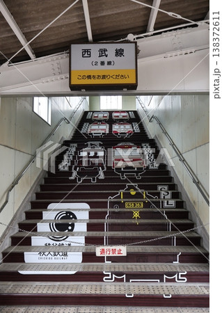 御花畑駅の西武線乗換階段 御花畑駅の西武線乗換階段 138372611