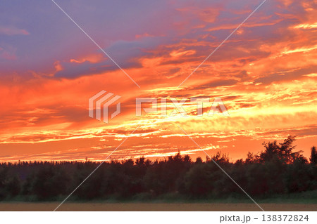 清里の燃える夕日 138372824