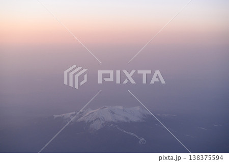 空から見る御嶽山　夕暮れの風景 138375594