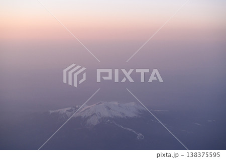 空から見る御嶽山 夕暮れの風景 空から見る御嶽山 夕暮れの風景 138375595