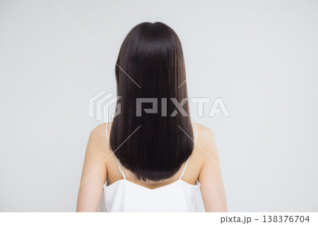 艶やかな髪の女性 艶やかな髪の女性 138376704