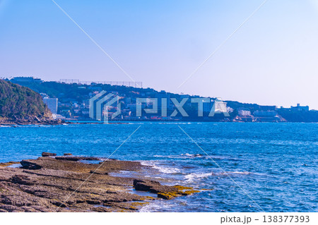南紀白浜の海岸と温泉街 138377393