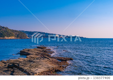 南紀白浜の海岸と温泉街 138377400