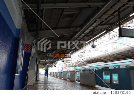 駅のホーム3 駅のホーム3 138378190