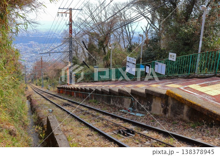生駒ケーブルの秘境駅 霞ヶ丘駅（奈良県生駒市） 138378945