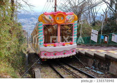生駒ケーブルの秘境駅 霞ヶ丘駅（奈良県生駒市） 138378948