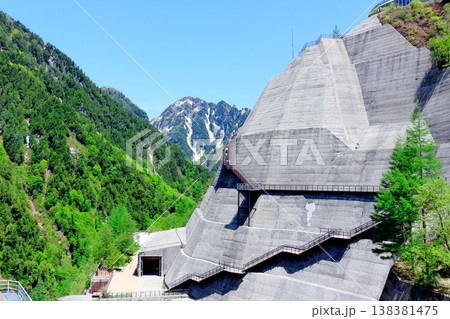 5月の黒部ダム　　　信州の自然　　　信州の風景　　　信州の景色 138381475