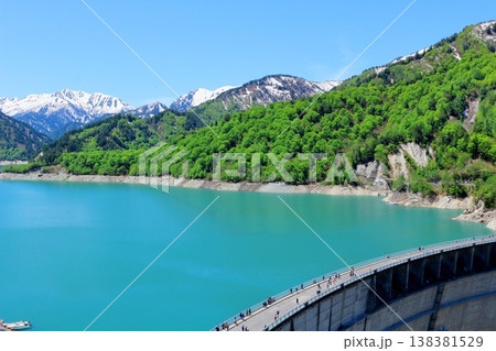 5月の黒部ダム　　　信州の自然　　　信州の風景　　　信州の景色 138381529